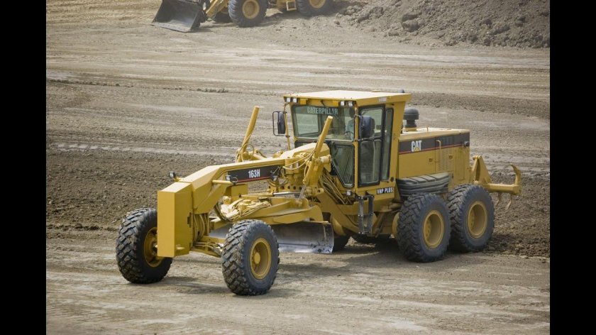 Карьерный грейдер Катерпиллер