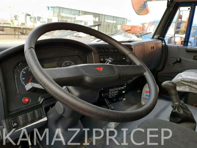 КАМАЗ 65117 кабина внутри