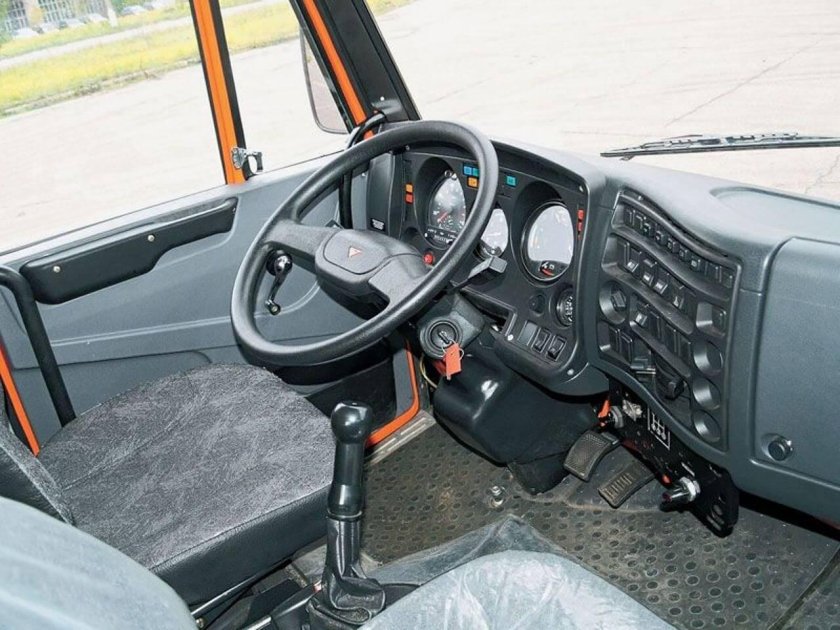 КАМАЗ 65115 салон кабины