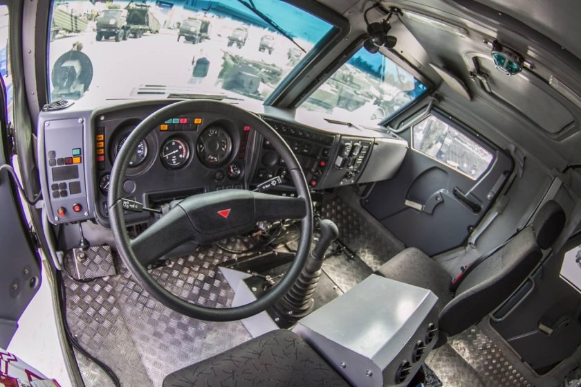 КАМАЗ-63968 кабина внутри