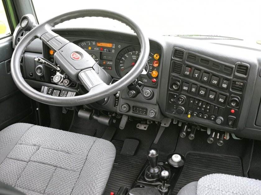 КАМАЗ 65115 салон кабины