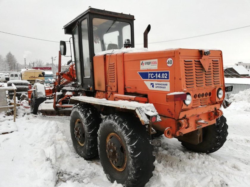 Грейдер ГС-14.02 Брянский Арсенал оранжевый