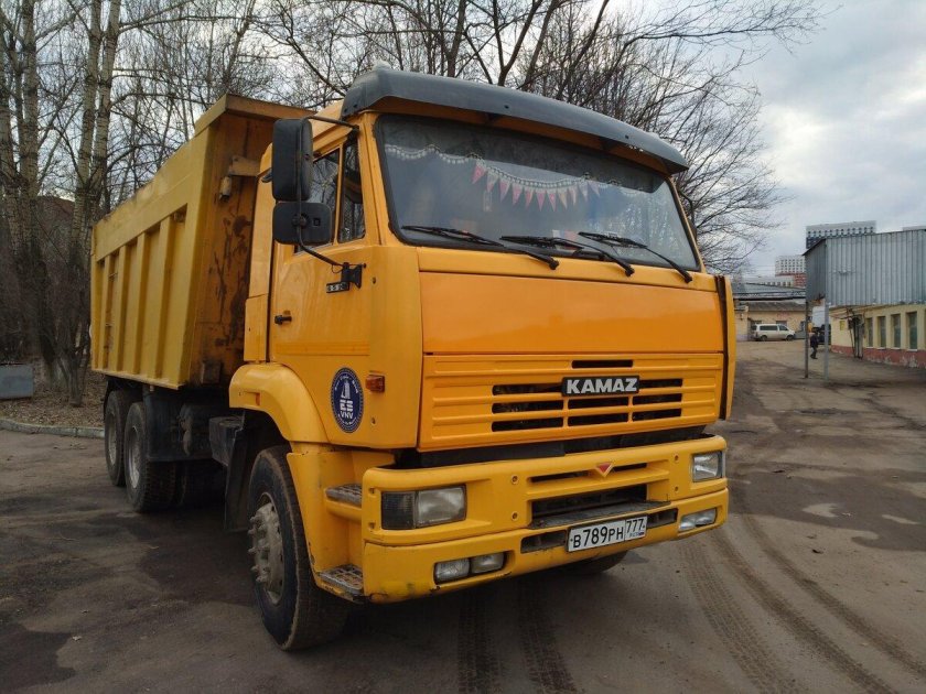 КАМАЗ самосвал желтый