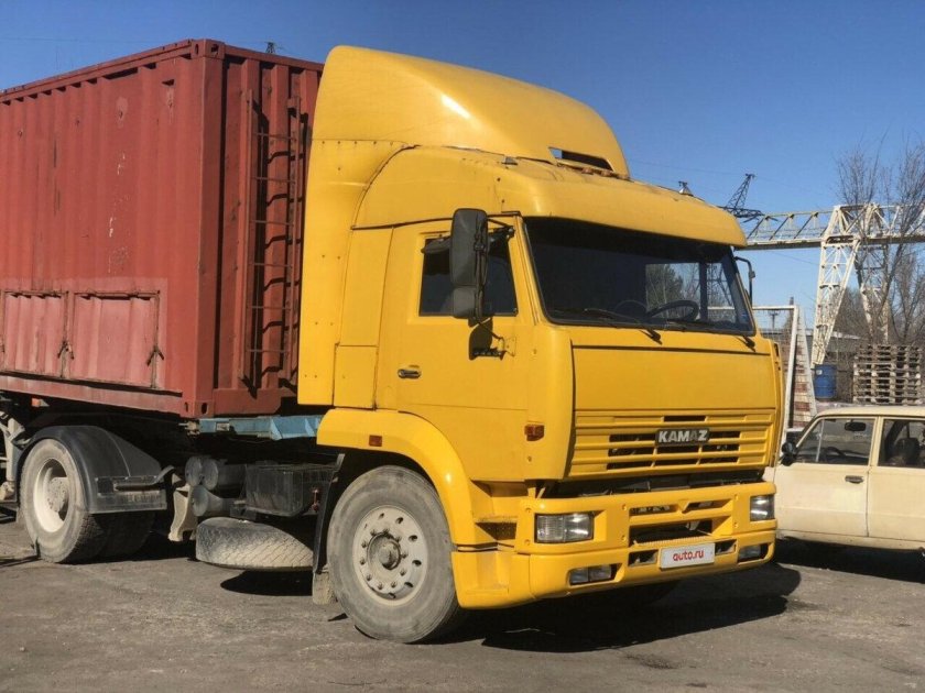 КАМАЗ 5460 желтый