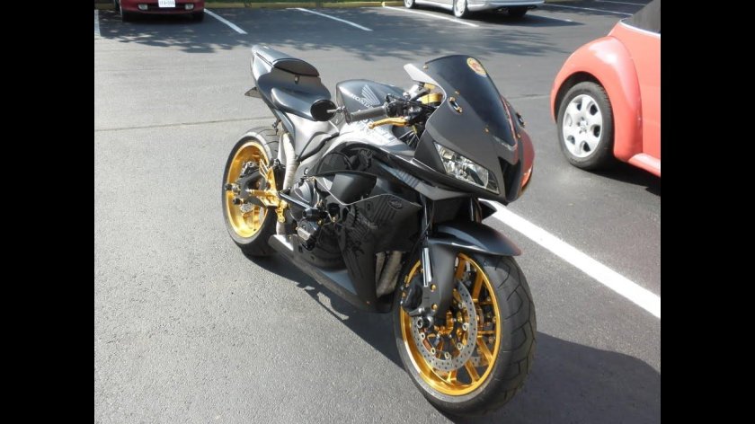 Золотая Honda CBR 600 RR