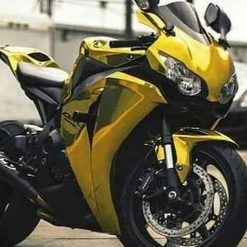 Мотоцикл с разными фарами