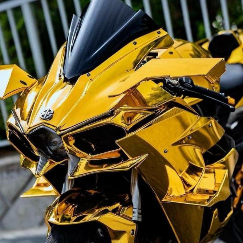 Мотоцикл Кавасаки золотой
