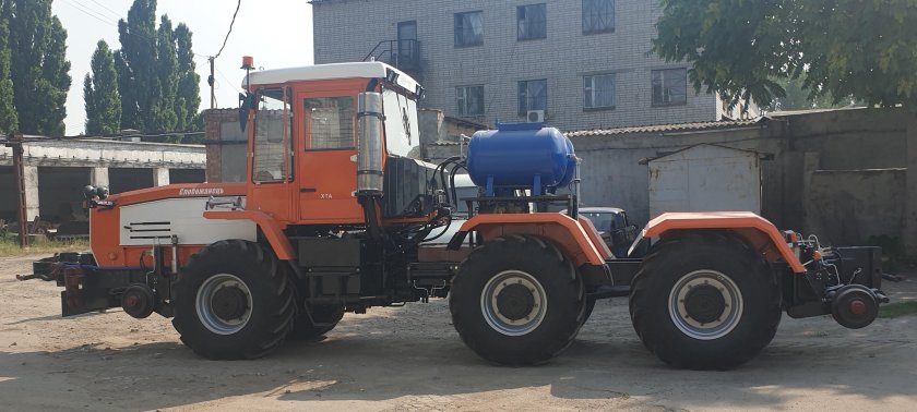 Трактор ХТА-300-03