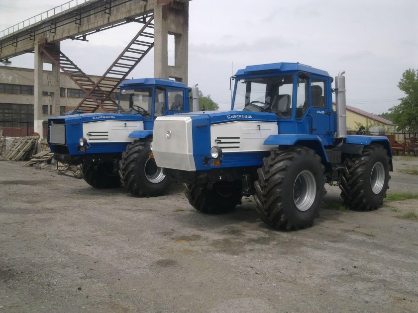 Трактор ХТА 208