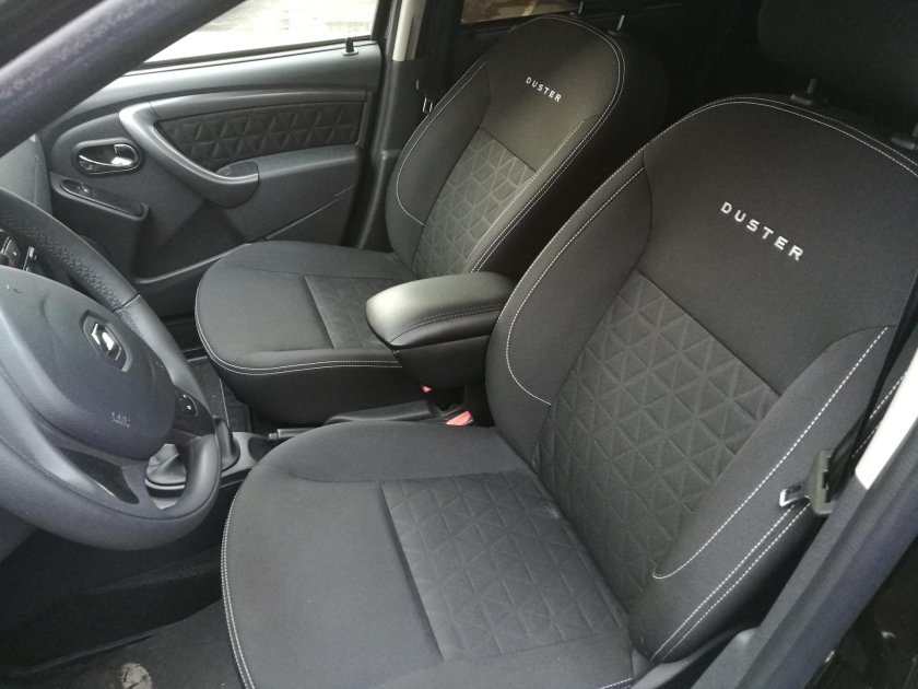 Чехлы на Рено Дастер 2021