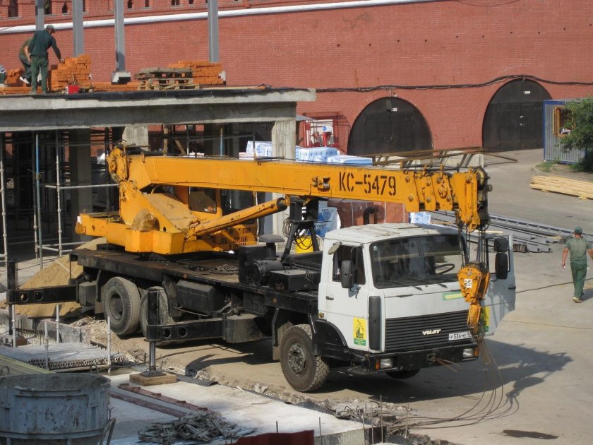 МЗКТ-8006 автокран