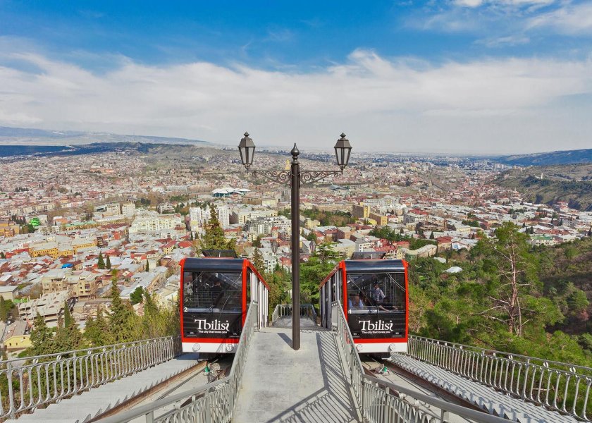 Гора Мтацминда в Тбилиси