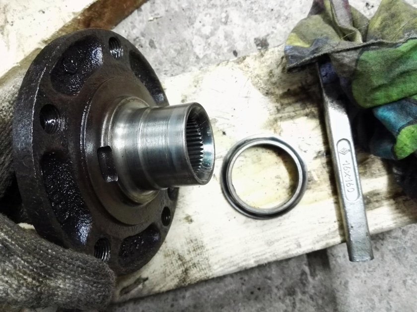 Подшипник ступицы Ауди 100 с4 передний