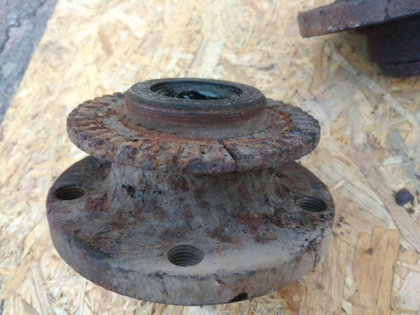 Ступица Ауди 100 с4