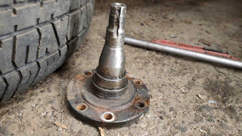 Цапфа Ауди 100 с3