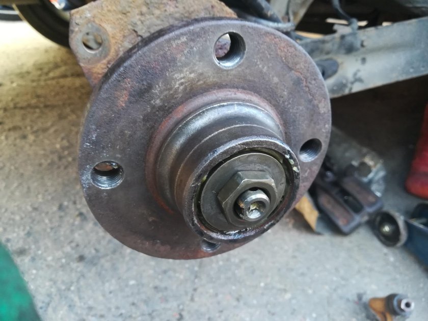 Ступица Ауди 80