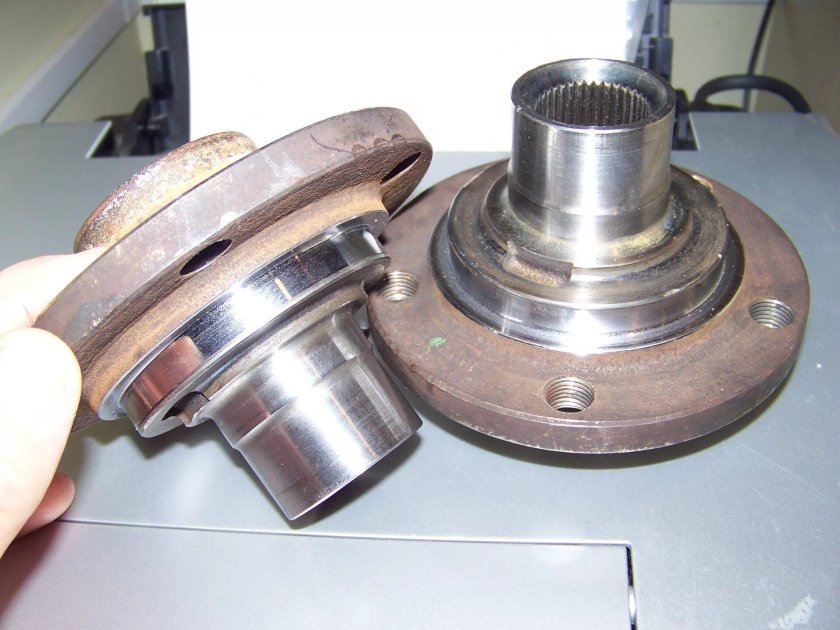 Ступица Ауди 100 с4 передняя