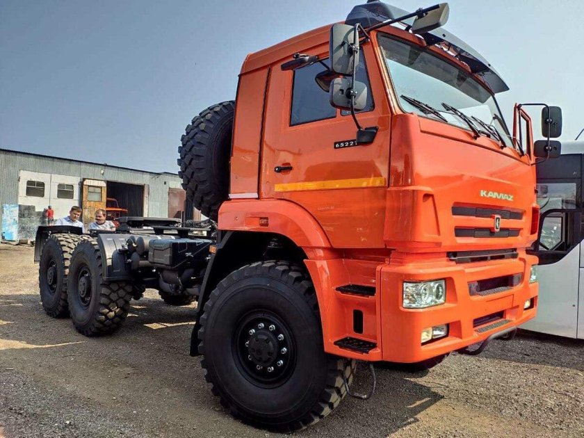 Седельный тягач КАМАЗ 65221
