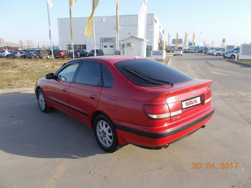 Тойота Карина e 2.0