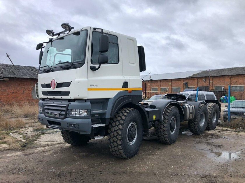Седельный тягач Татра 8х8 158 Феникс