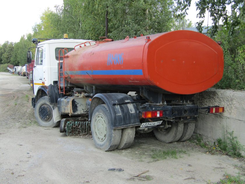 Поливомоечная машина ко-806