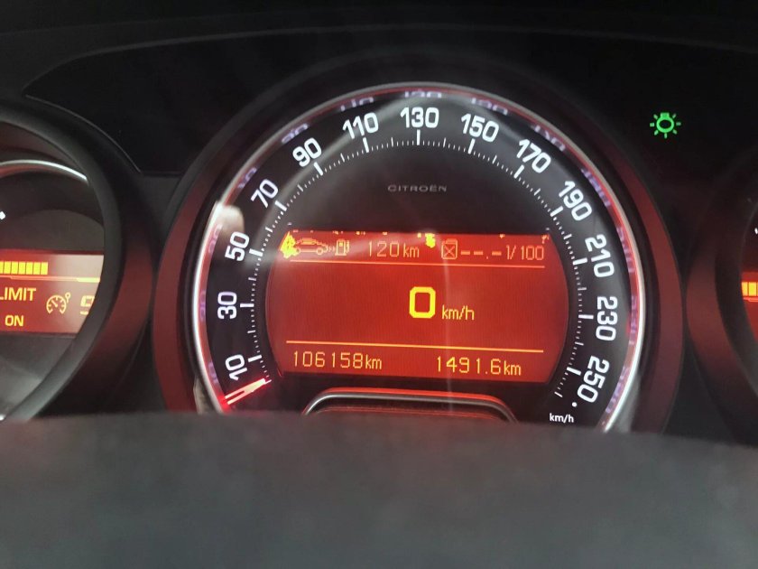 Приборная панель Citroen c5 ночью