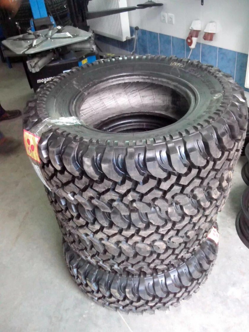 Грязевая резина на 15 на УАЗ