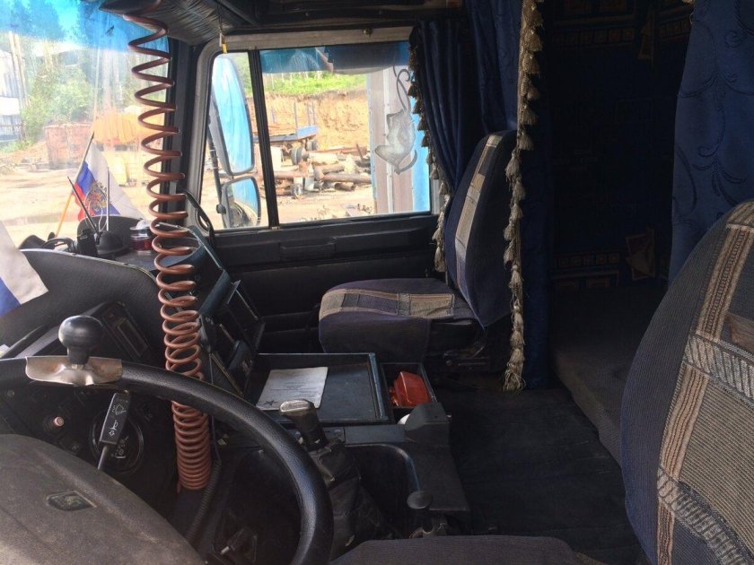 КАМАЗ 54115 кабина внутри