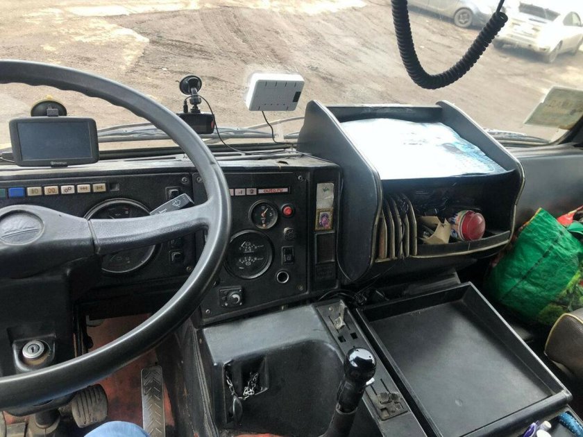 МАЗ 6422 кабина внутри