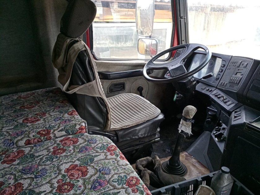 МАЗ 6501 самосвал кабина внутри