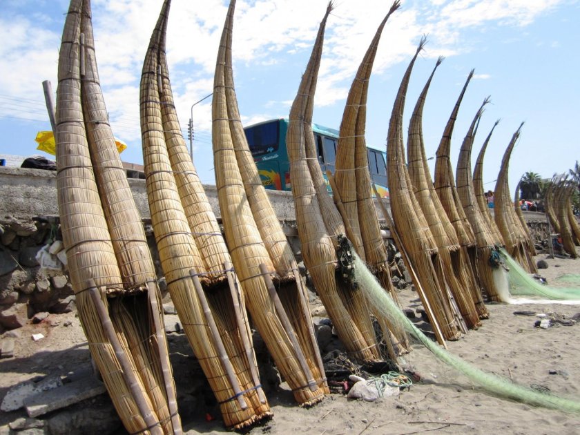 Тростниковая лодка Титикака