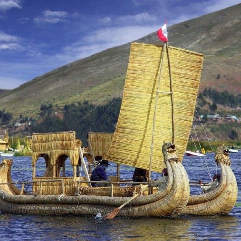 Тростниковая лодка Титикака