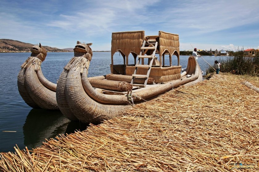 Тростниковая лодка Титикака