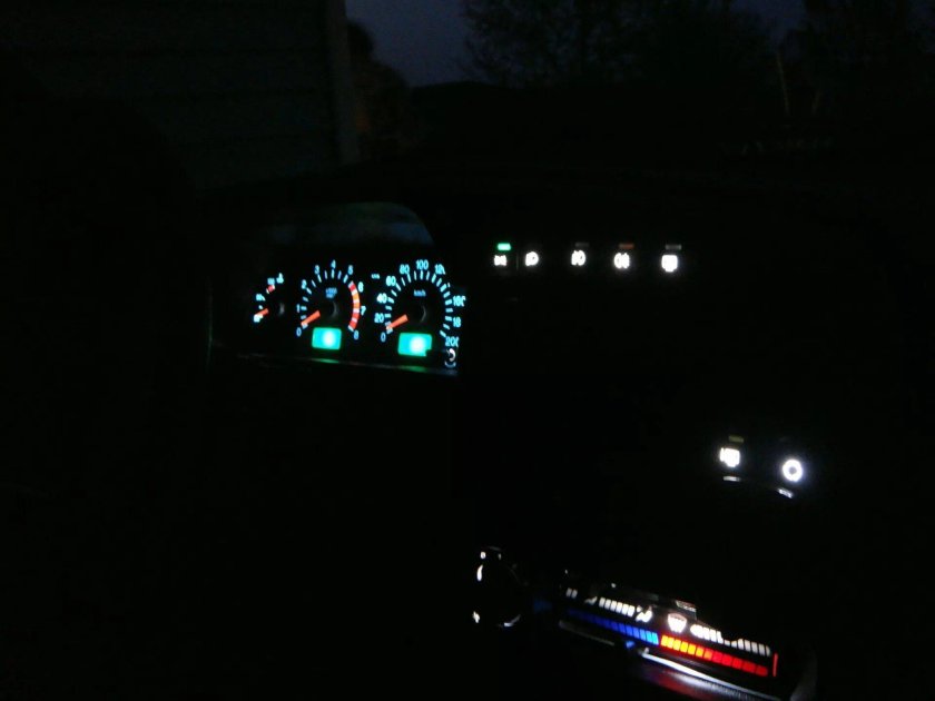 Панель приборов ВАЗ 2114 ночью