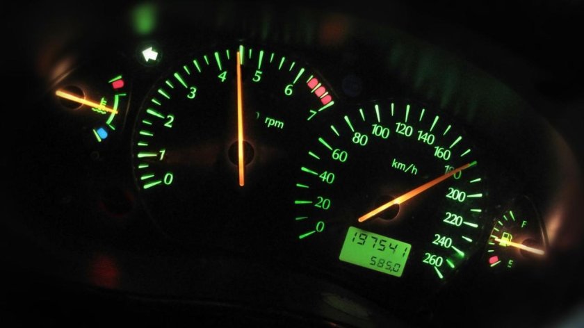 Спидометр БМВ скорость 200