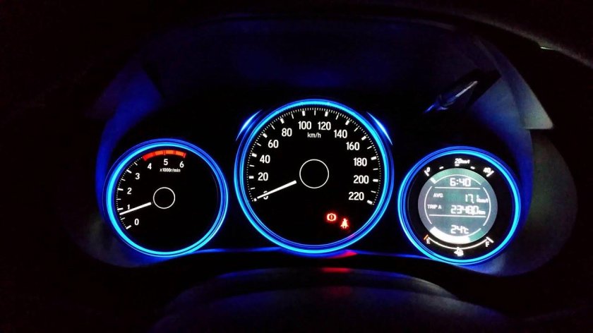 Приборная панель автомобиля