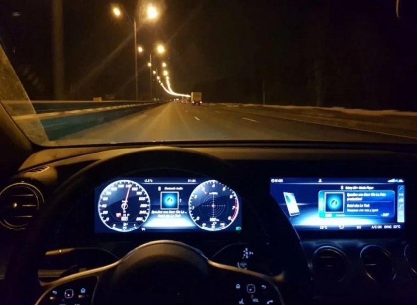 За рулем Мерседеса