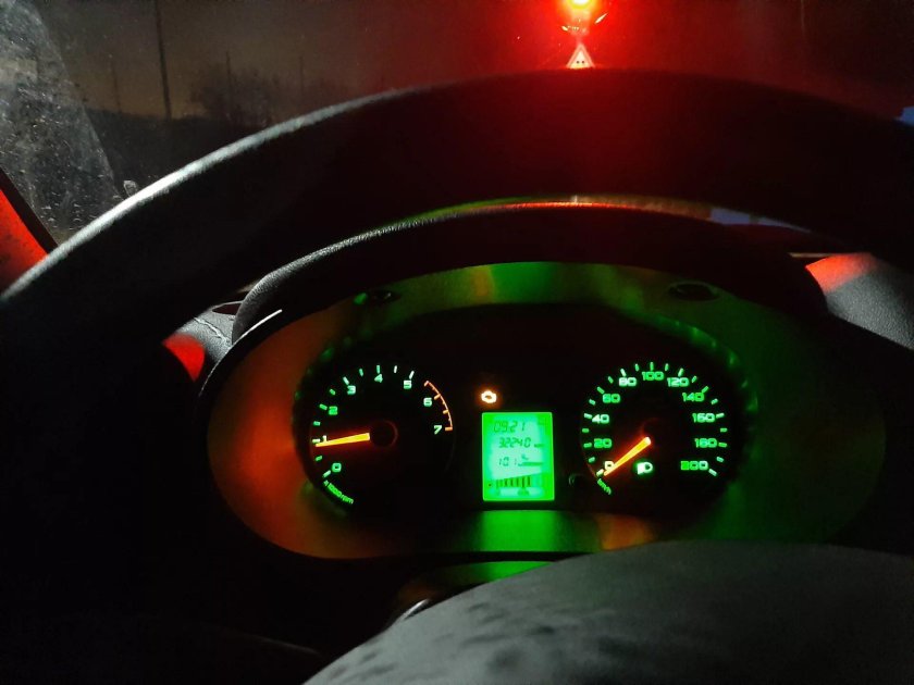 Гранта панель ночью