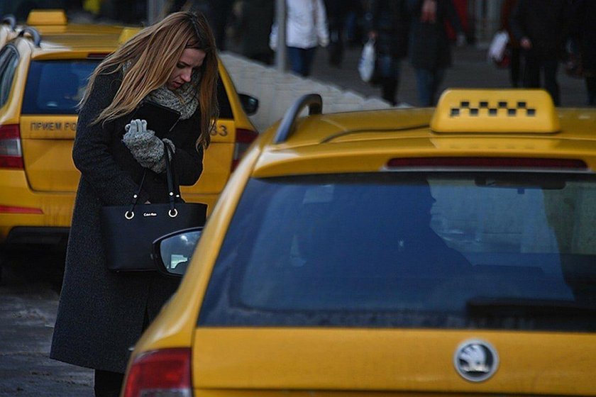 Девушка таксист