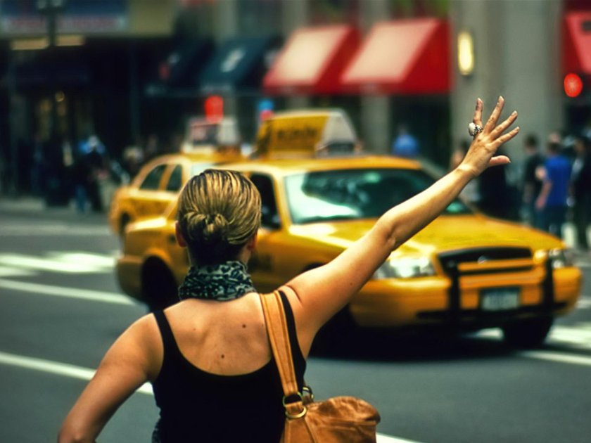 Девушка в такси