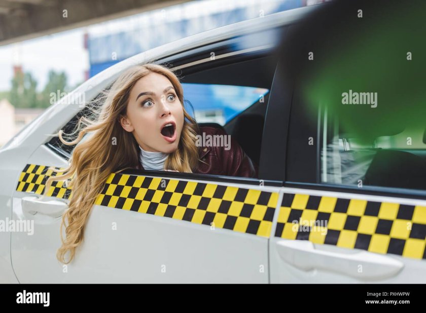 Девушка в такси