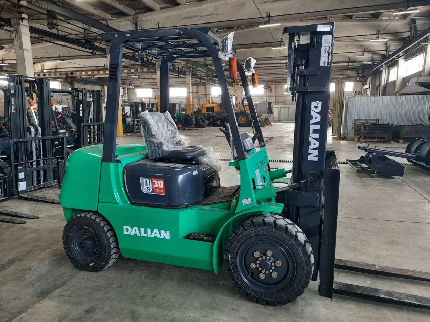 Вилочный погрузчик Dalian cpcd30db
