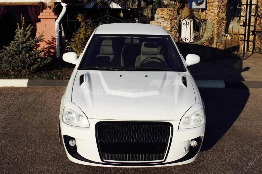 Капот на Лада Приора " я робот