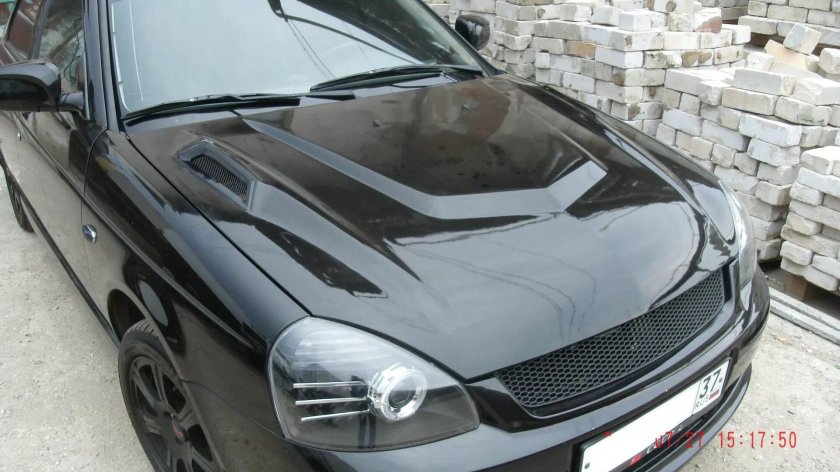 Капот на Лада Приора " я робот