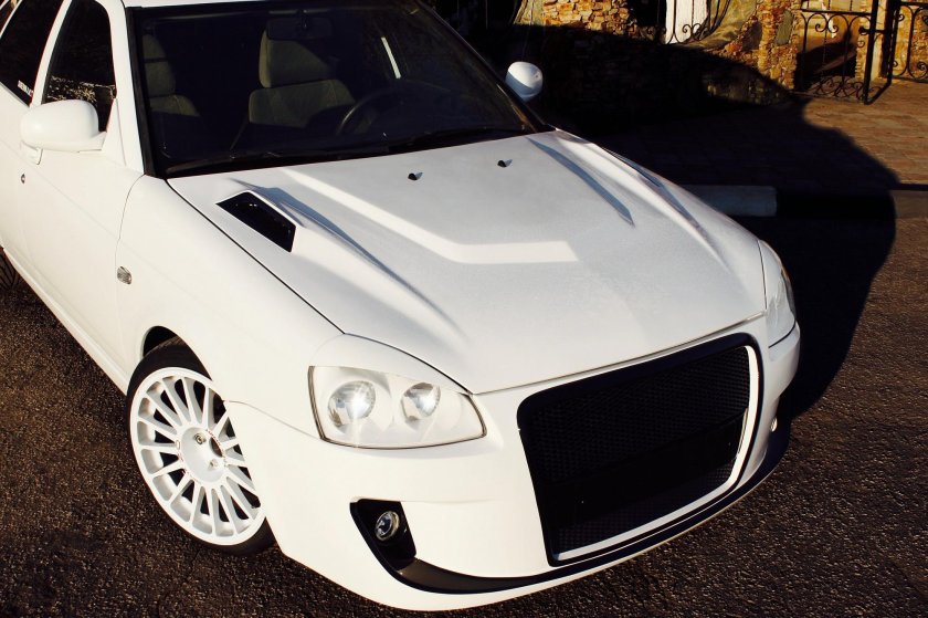 Капот на Лада Приора " я робот