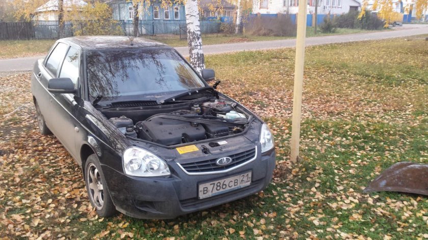 Лада Priora капот