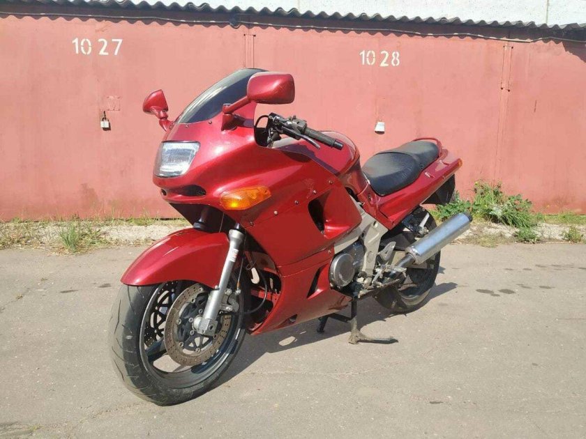 Kawasaki ZZR 400 красный