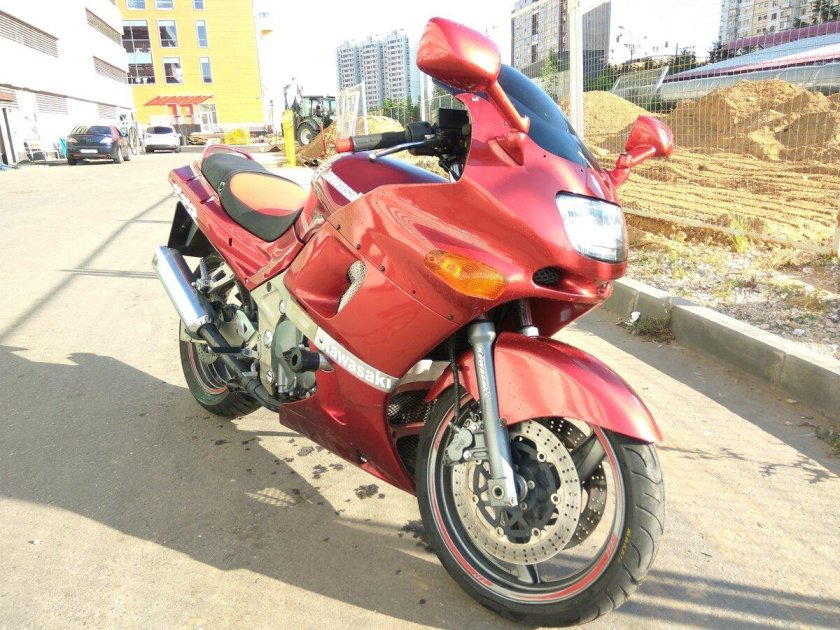 Kawasaki ZZR 400 красный