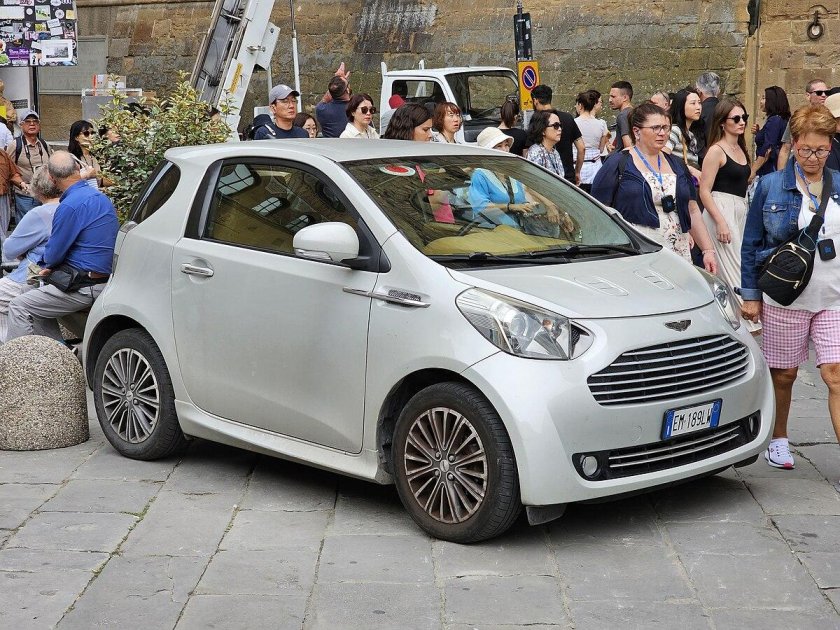 Toyota IQ Aston Martin