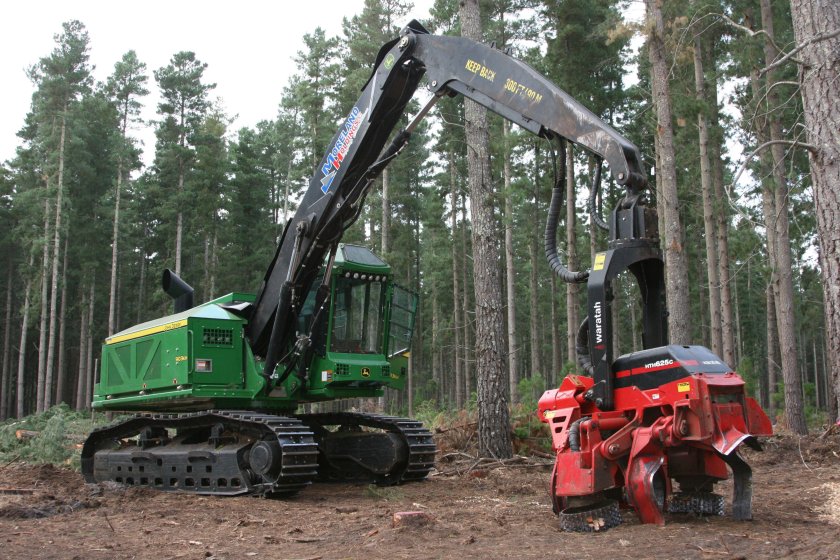 Гусеничный харвестер John Deere